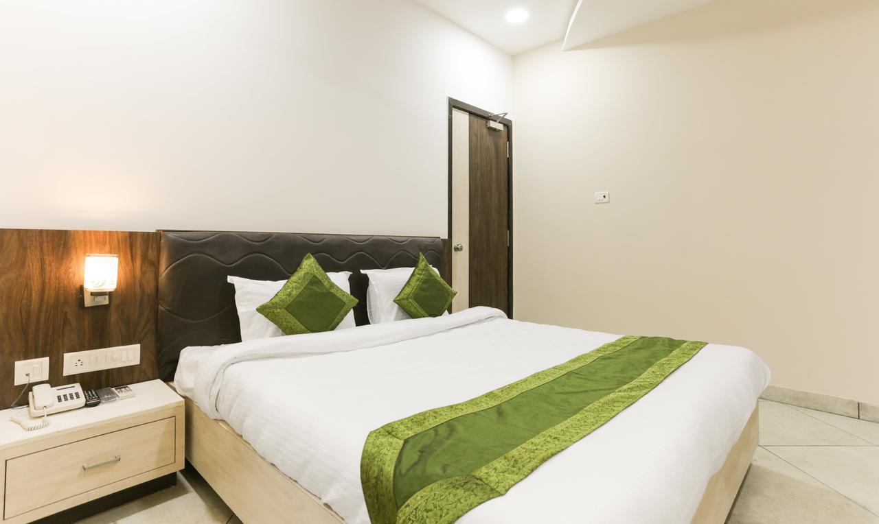 Treebo Trend Grace Residency Hotel Madras Buitenkant foto